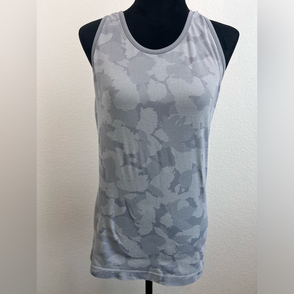 Athleta Speedlight Grey Camo Pattern Sleeveless Tank top size large